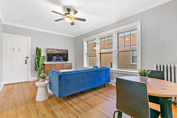 Relax and Retreat 1BR Apt in Historic Ravenswood