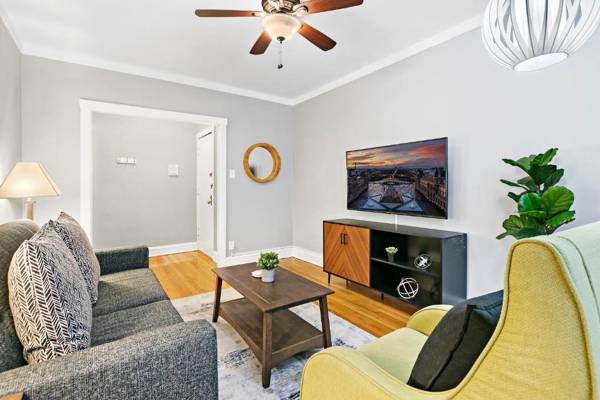 Well equipped Spotless 1BR near Chicago highlights