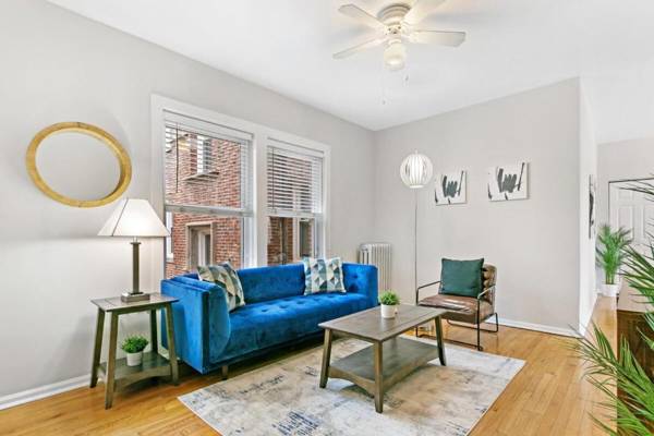 King Bed Full Kitchen Rogers Park 5mins Loyola