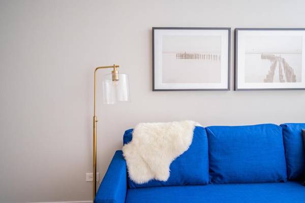 Modern Style Studio Full Kitchen Boystown