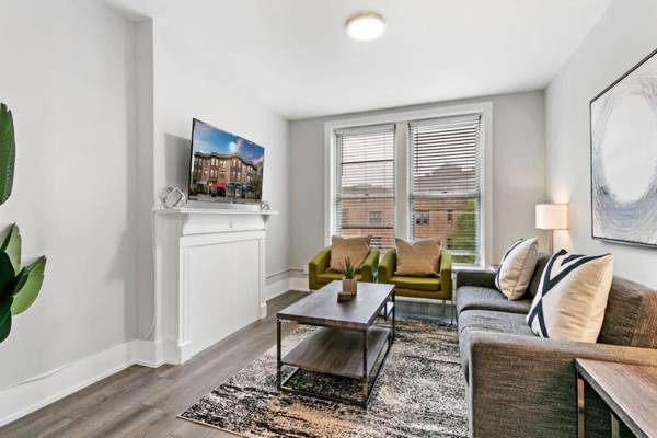 3BR on Bustling streeteasy walk to Shops & Dining