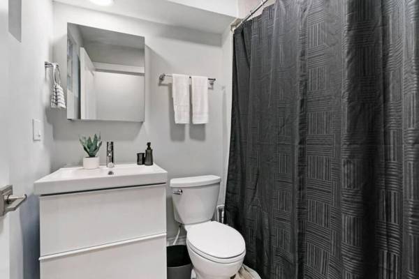 3BR on Bustling streeteasy walk to Shops & Dining