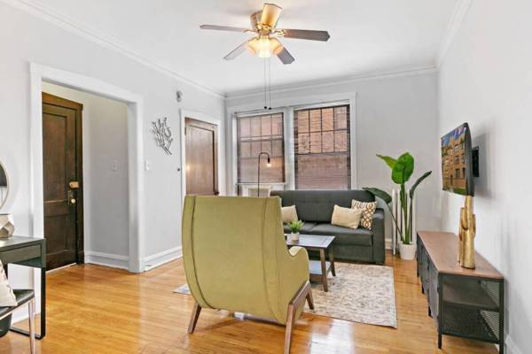 Great Price & Top Location Comfy 1BR Apt for 4