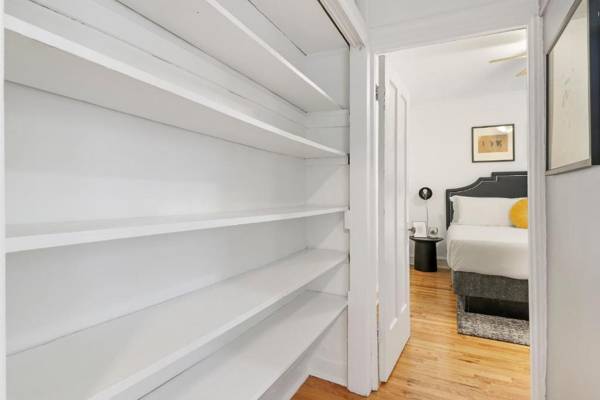 Cozy Modern 1BR Apt 10-min Walk to Wrigley Field