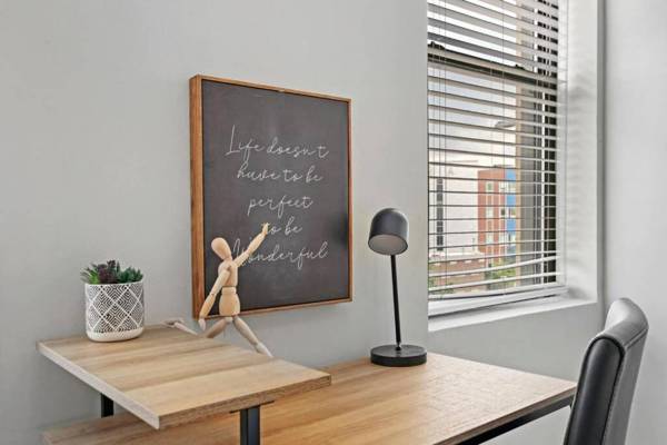 Logan Square Corner 3BR Walkable to Highlights