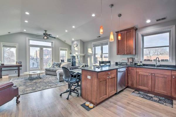 Workspace - 3rd-Floor Chicago Condo Walk to CTA Stations