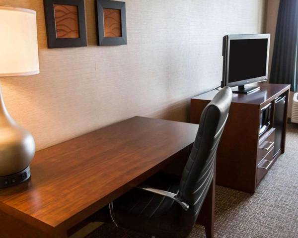 Workspace - Comfort Inn Crystal Lake - Algonquin