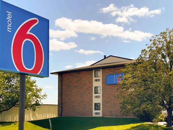 Motel 6-Elk Grove Village IL - O'Hare