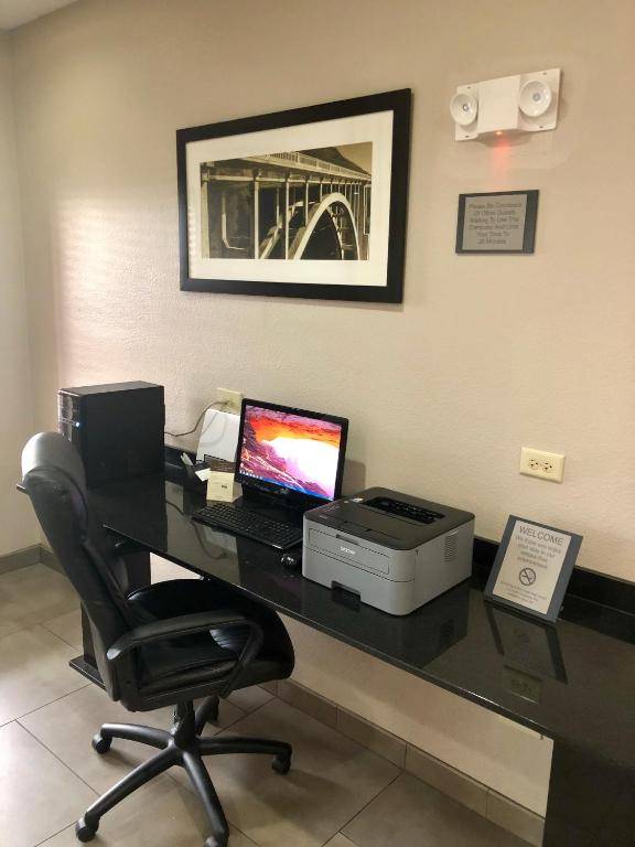 Workspace - Country Inn & Suites by Radisson Chicago O Hare Airport