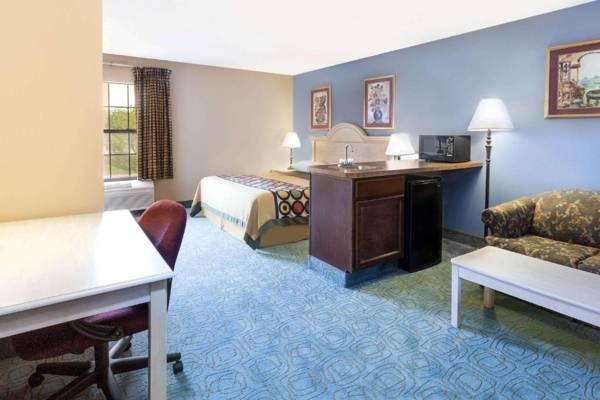 Super 8 by Wyndham Freeport