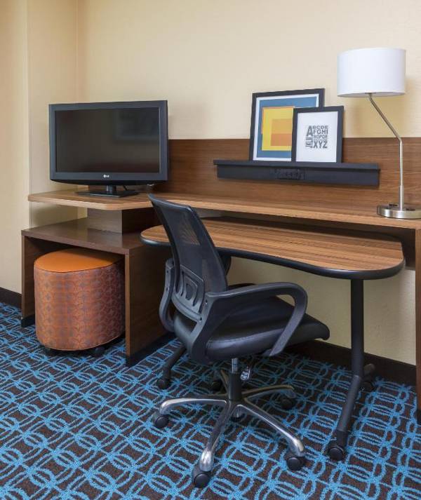 Workspace - Fairfield Inn & Suites by Marriott Galesburg