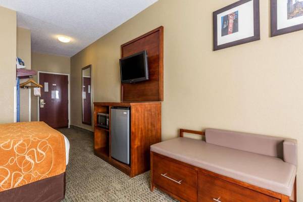 Comfort Suites Lansing