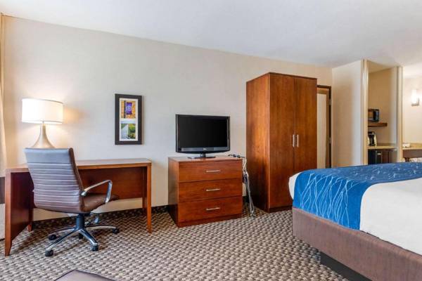 Workspace - Comfort Inn & Suites near Route 66 Award Winning Gold Hotel 2021