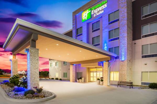 Holiday Inn Express & Suites Litchfield an IHG Hotel