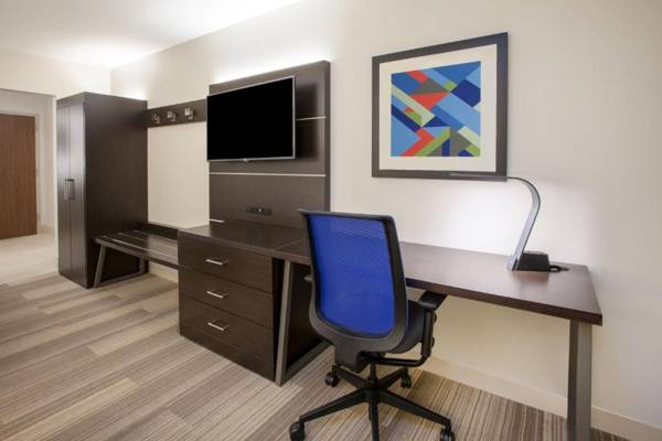 Workspace - Holiday Inn Express Rockford-Loves Park an IHG Hotel