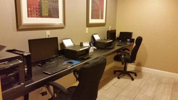 Workspace - Holiday Inn Express & Suites Marion Northeast an IHG Hotel