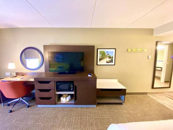 Workspace - Hampton Inn McHenry