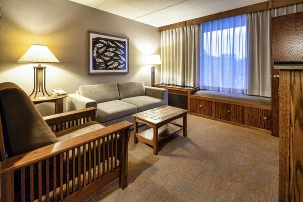 DoubleTree by Hilton Libertyville-Mundelein