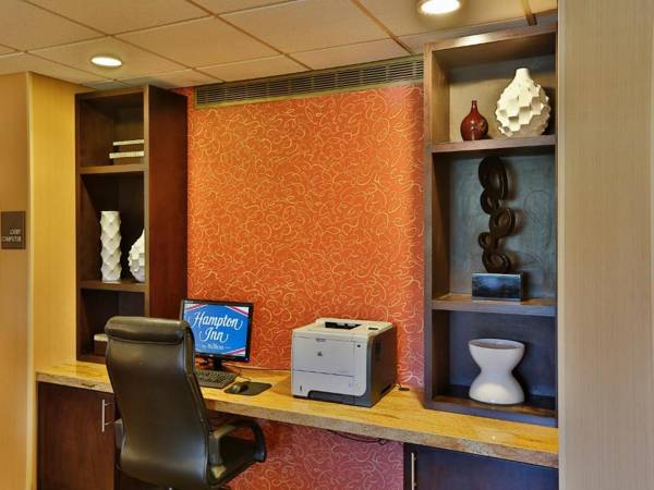 Workspace - Hampton Inn Chicago-Naperville