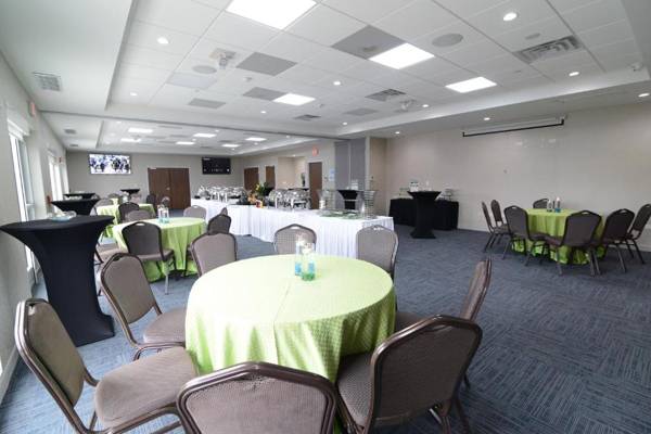 Holiday Inn Express & Suites Chicago North Shore - Niles an IHG Hotel