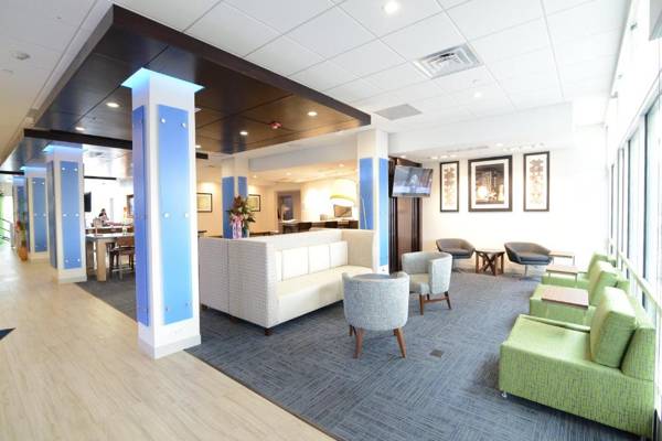 Holiday Inn Express & Suites Chicago North Shore - Niles an IHG Hotel