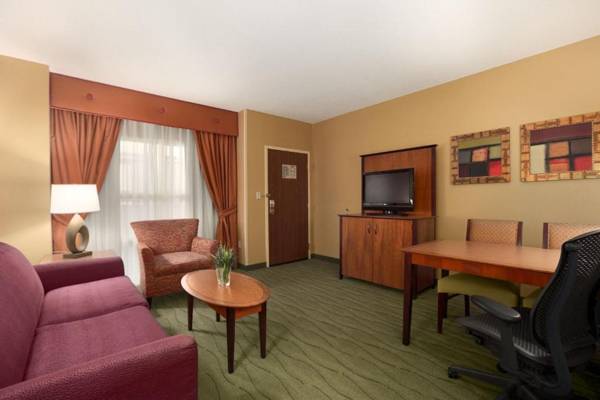 Workspace - Embassy Suites East Peoria Hotel and Riverfront Conference Center