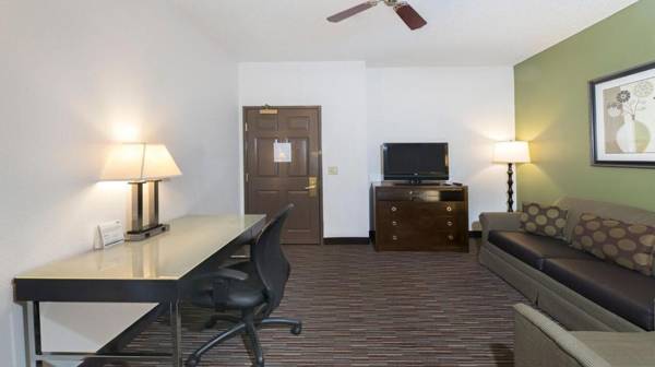 Workspace - Holiday Inn Express Hotel & Suites Chicago-Deerfield/Lincolnshire an IHG Hotel