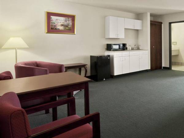 Days Inn & Suites by Wyndham Romeoville