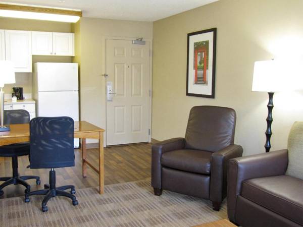 Workspace - Extended Stay America Suites - Chicago - O'Hare - Allstate Arena