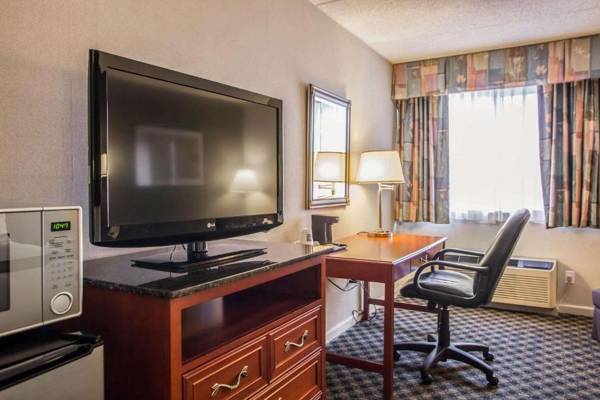 Workspace - Quality Inn and Suites St Charles -West Chicago