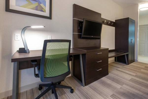 Workspace - Holiday Inn Express and Suites Chicago West - St Charles an IHG Hotel