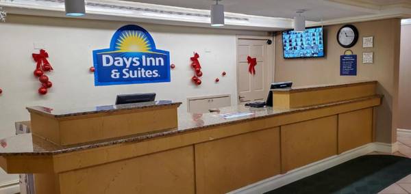 Days Inn & Suites by Wyndham Schaumburg- Woodfield Mall
