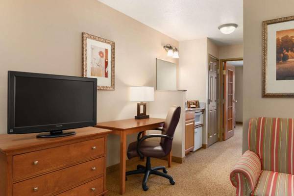 Workspace - Country Inn & Suites by Radisson Sycamore IL