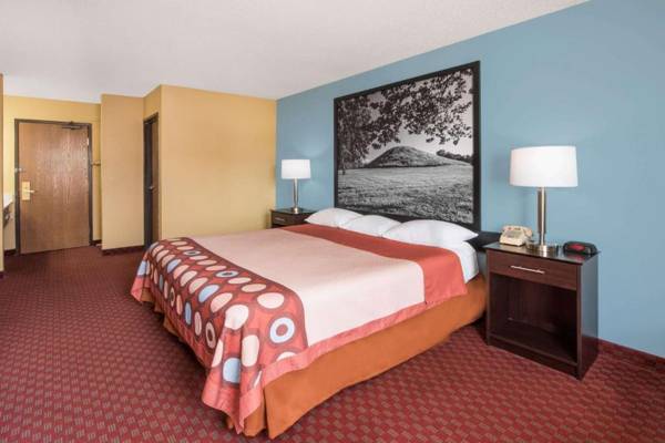 Super 8 by Wyndham Troy IL/St. Louis Area