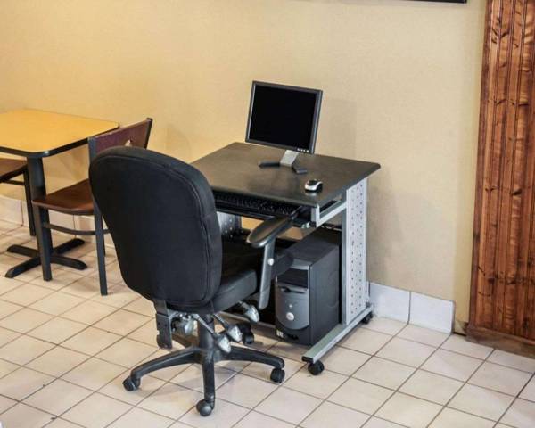 Workspace - Econo Lodge Champaign Urbana – University Area