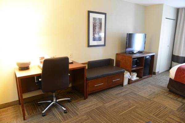 Workspace - Comfort Suites Urbana Champaign University Area