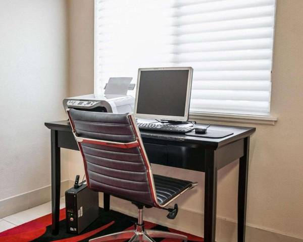 Workspace - Comfort Inn Near Indiana Premium Outlets