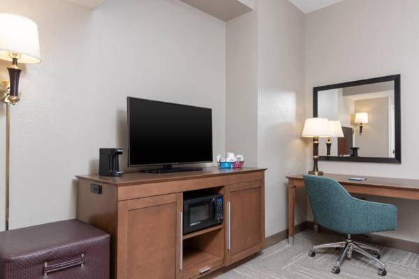 Workspace - Hampton Inn Indianapolis Downtown Across from Circle Centre