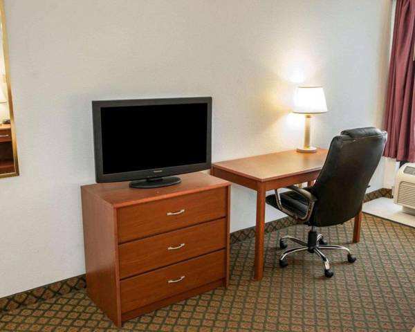 Workspace - Quality Inn and Suites Indianapolis