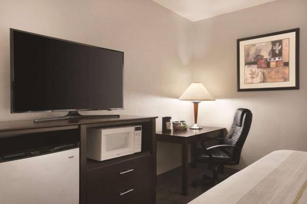 Workspace - Country Inn & Suites by Radisson Indianapolis East IN