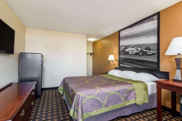 Super 8 by Wyndham Indianapolis/NE/Castleton Area
