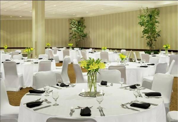 Sheraton Indianapolis Hotel at Keystone Crossing