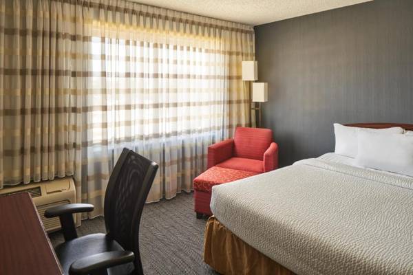 Workspace - Courtyard by Marriott Indianapolis South