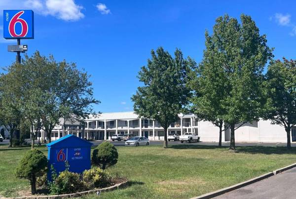 Motel 6-Lafayette IN