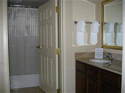 Staybridge Suites Indianapolis-Airport an IHG Hotel