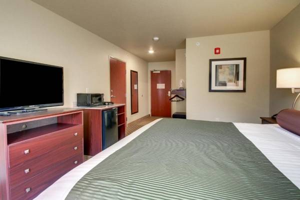 Cobblestone Hotel & Suites - Salem