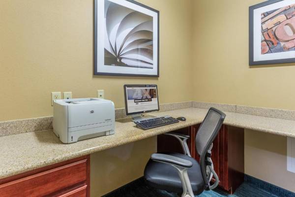 Workspace - Candlewood Suites South Bend Airport an IHG Hotel