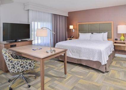 Workspace - Hampton Inn and Suites Altoona-Des Moines by Hilton