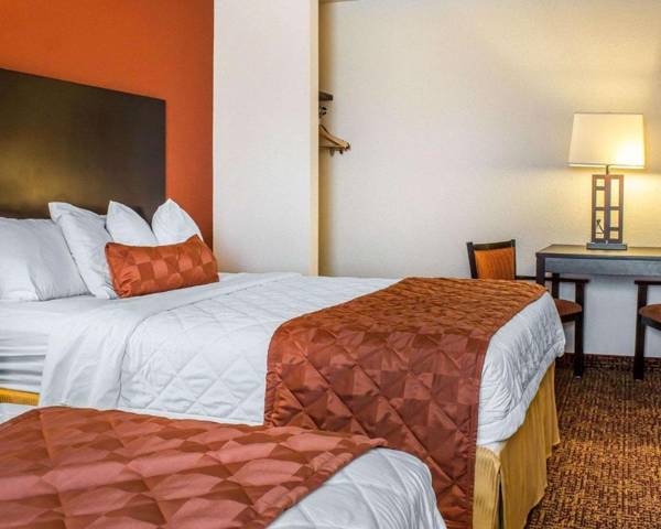 Rodeway Inn & Suites - Okoboji