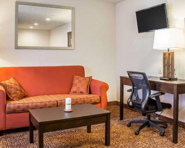 Workspace - Rodeway Inn & Suites - Okoboji